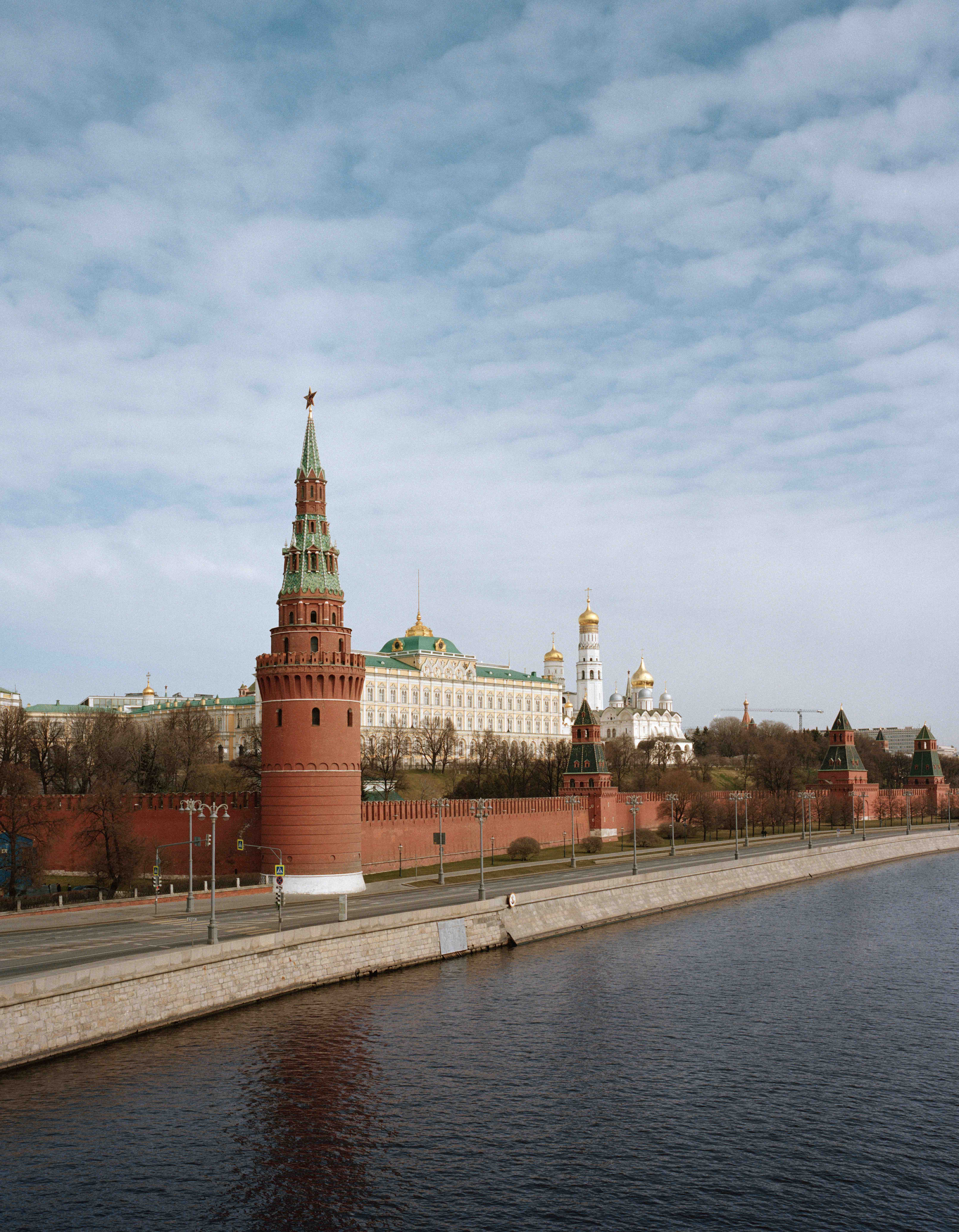 https://theauctioncollective.com/media/5167/kremlin-embankment-lockdown-may-2020.jpg